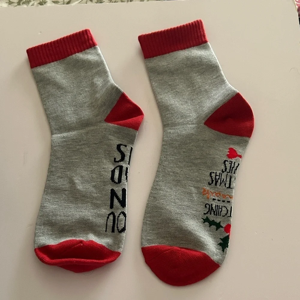 If You Can Read This I'm Watching Hallmark Christmas Movies SOCKS | Brand New